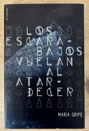 LOS ESCARABAJOS VUELAN AL ATARDECER